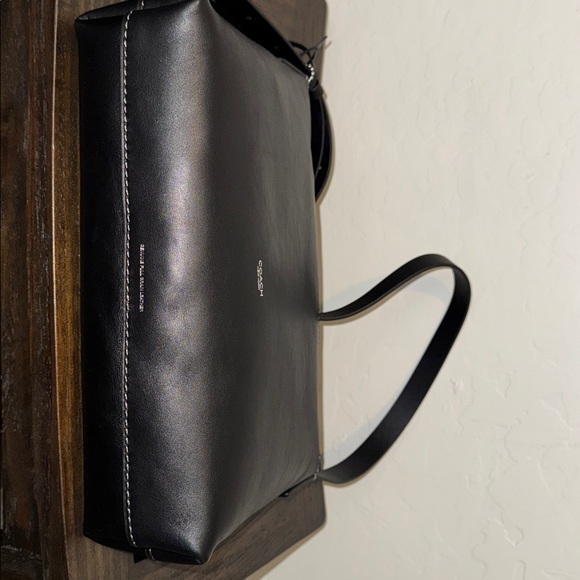 Coach Elegant Black Leather Shoulder Bag - Picture 5 of 11